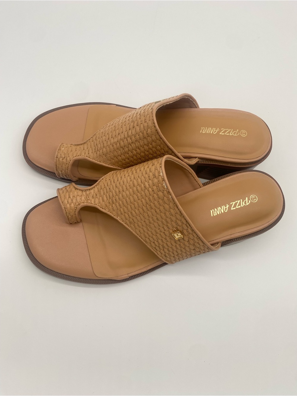 Women’s 6.5 Tan Woven Toe Ring Block Heel Sandals Mules